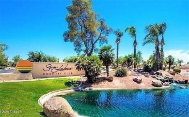 This spacious home features a SPLIT floorplan w/ 3 BEDROOMS & 2 on Sun Lakes Country Club in Arizona - for sale on GolfHomes.com, golf home, golf lot