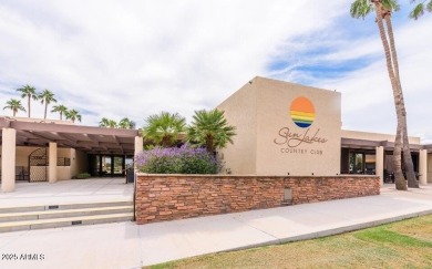This spacious home features a SPLIT floorplan w/ 3 BEDROOMS & 2 on Sun Lakes Country Club in Arizona - for sale on GolfHomes.com, golf home, golf lot