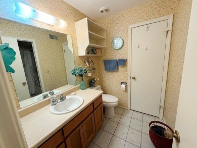 Well cared for, move-in condition, ONE LEVEL 2 bed 1 1/2 bath on Cherokee Village North Course in Arkansas - for sale on GolfHomes.com, golf home, golf lot