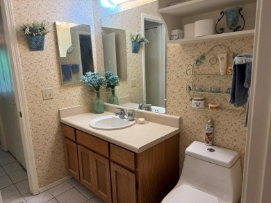 Well cared for, move-in condition, ONE LEVEL 2 bed 1 1/2 bath on Cherokee Village North Course in Arkansas - for sale on GolfHomes.com, golf home, golf lot