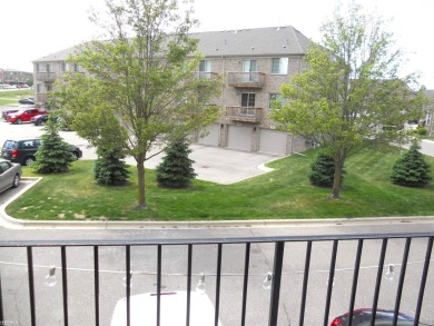 BEAUTIFULLY UPGRADED, SPOTLESS TOWNHOUSE CONDO IN CENTRAL SHELBY on Cherry Creek Golf Club in Michigan - for sale on GolfHomes.com, golf home, golf lot