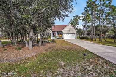 Huge, beautiful 3 bedroom / 2 bath  home with a double garage on The Lakes Country Club in North Carolina - for sale on GolfHomes.com, golf home, golf lot