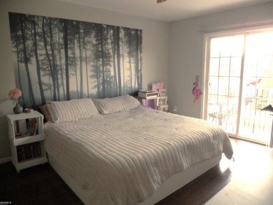 BEAUTIFULLY UPGRADED, SPOTLESS TOWNHOUSE CONDO IN CENTRAL SHELBY on Cherry Creek Golf Club in Michigan - for sale on GolfHomes.com, golf home, golf lot