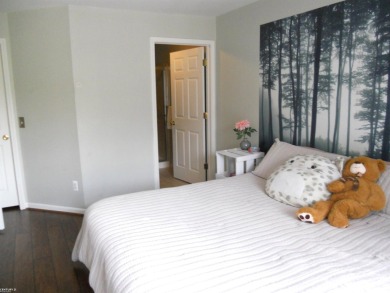 BEAUTIFULLY UPGRADED, SPOTLESS TOWNHOUSE CONDO IN CENTRAL SHELBY on Cherry Creek Golf Club in Michigan - for sale on GolfHomes.com, golf home, golf lot