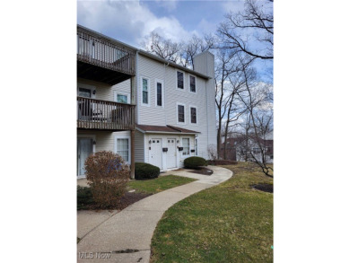 Move right into this 2 bedroom townhouse condominium with its on Cherry Ridge Golf Club in Ohio - for sale on GolfHomes.com, golf home, golf lot