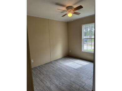 Recently moved to this lot, this beautifully 2015 manufactured on Wildwood Country Club in Florida - for sale on GolfHomes.com, golf home, golf lot