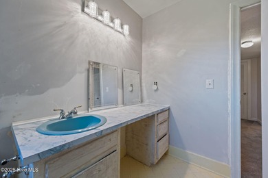 Charming house near 1st Tee of Rock Creek Golf Course. This 2 on Rock Creek Country Club in North Carolina - for sale on GolfHomes.com, golf home, golf lot