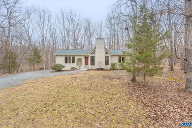 NEW TO THE MARKET!  Easy MAIN LEVEL living in this 3 bed 2 bath on Lake Monticello Golf Course in Virginia - for sale on GolfHomes.com, golf home, golf lot