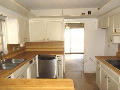 Discover the perfect blend of comfort, convenience, and location on Babe Zaharias Golf Course in Florida - for sale on GolfHomes.com, golf home, golf lot