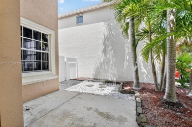 Spacious 5BR, 2.5BA home in Madison Green, Royal Palm Beach on The Links At Madison Green in Florida - for sale on GolfHomes.com, golf home, golf lot
