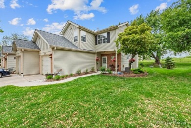 Charming End-Unit Townhome a well-designed 2-bedroom, 2 on Glendale Lakes Golf Club in Illinois - for sale on GolfHomes.com, golf home, golf lot
