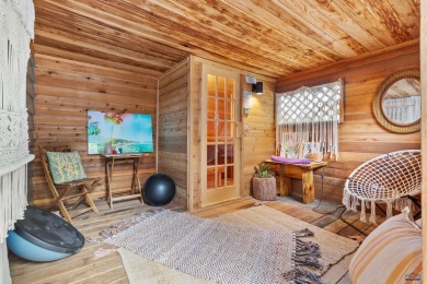Charming West Side Home - Prime Location!  Enjoy main-level on Meadowbrook Golf Course in South Dakota - for sale on GolfHomes.com, golf home, golf lot