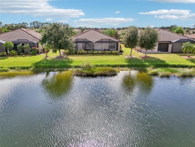 Bring your toothbrush and move right in! This 2 BR & Den, 2 BA on Plantation Golf and Country Club in Florida - for sale on GolfHomes.com, golf home, golf lot