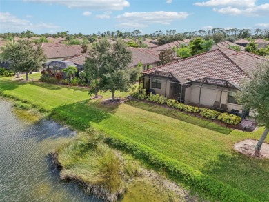 Bring your toothbrush and move right in! This 2 BR & Den, 2 BA on Plantation Golf and Country Club in Florida - for sale on GolfHomes.com, golf home, golf lot