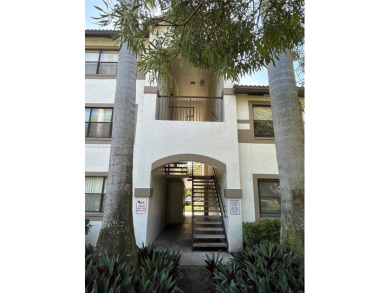 Excellent opportunity for an investor: unit rented at $ 1800.00 on Orangebrook Golf and Country Club in Florida - for sale on GolfHomes.com, golf home, golf lot