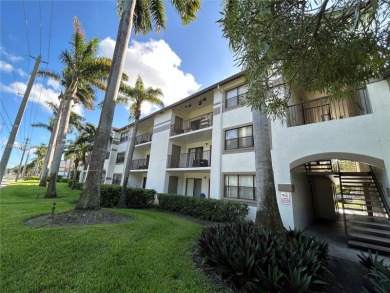 Excellent opportunity for an investor: unit rented at $ 1800.00 on Orangebrook Golf and Country Club in Florida - for sale on GolfHomes.com, golf home, golf lot