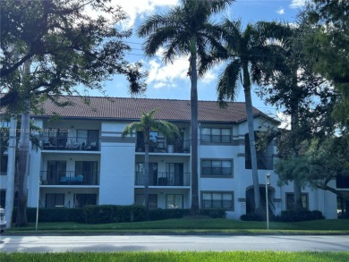 Excellent opportunity for an investor: unit rented at $ 1800.00 on Orangebrook Golf and Country Club in Florida - for sale on GolfHomes.com, golf home, golf lot