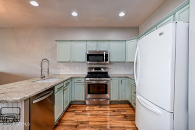 Gorgeous modern townhouse in Prescott Country Club. Move in on Prescott Golf and Country Club in Arizona - for sale on GolfHomes.com, golf home, golf lot