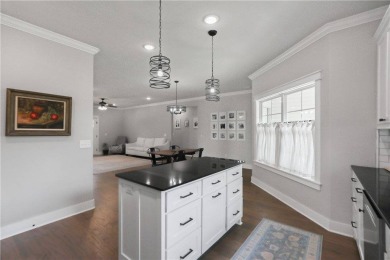 Come see this 2 bedroom beauty on a level lot! Convenient to on Bella Vista Country Club - Highlands in Arkansas - for sale on GolfHomes.com, golf home, golf lot