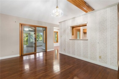 Custom 2 bed, 2.5 bath home with all main living on one level on Bella Vista Country Club - Berksdale in Arkansas - for sale on GolfHomes.com, golf home, golf lot