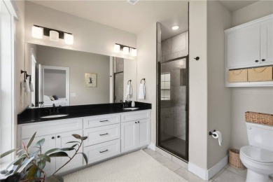 Come see this 2 bedroom beauty on a level lot! Convenient to on Bella Vista Country Club - Highlands in Arkansas - for sale on GolfHomes.com, golf home, golf lot