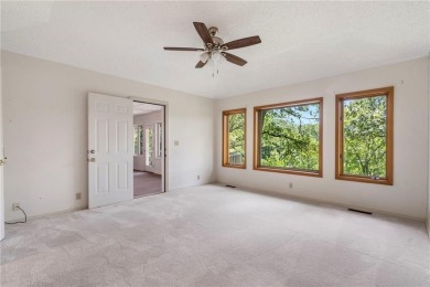 Custom 2 bed, 2.5 bath home with all main living on one level on Bella Vista Country Club - Berksdale in Arkansas - for sale on GolfHomes.com, golf home, golf lot