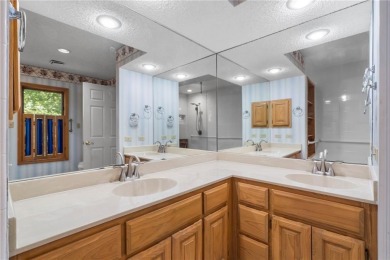 Custom 2 bed, 2.5 bath home with all main living on one level on Bella Vista Country Club - Berksdale in Arkansas - for sale on GolfHomes.com, golf home, golf lot