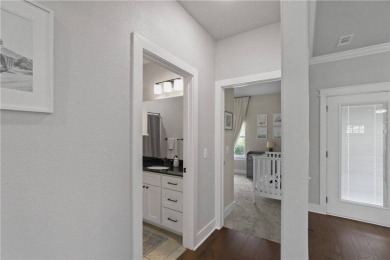 Come see this 2 bedroom beauty on a level lot! Convenient to on Bella Vista Country Club - Highlands in Arkansas - for sale on GolfHomes.com, golf home, golf lot