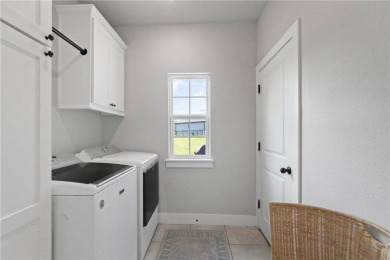 Come see this 2 bedroom beauty on a level lot! Convenient to on Bella Vista Country Club - Highlands in Arkansas - for sale on GolfHomes.com, golf home, golf lot