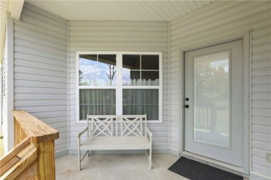 Come see this 2 bedroom beauty on a level lot! Convenient to on Bella Vista Country Club - Highlands in Arkansas - for sale on GolfHomes.com, golf home, golf lot
