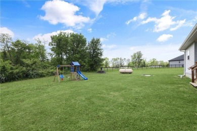 Come see this 2 bedroom beauty on a level lot! Convenient to on Bella Vista Country Club - Highlands in Arkansas - for sale on GolfHomes.com, golf home, golf lot