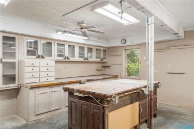 Custom 2 bed, 2.5 bath home with all main living on one level on Bella Vista Country Club - Berksdale in Arkansas - for sale on GolfHomes.com, golf home, golf lot