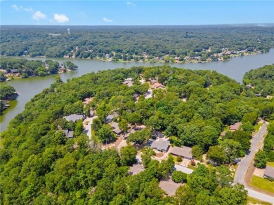 Custom 2 bed, 2.5 bath home with all main living on one level on Bella Vista Country Club - Berksdale in Arkansas - for sale on GolfHomes.com, golf home, golf lot