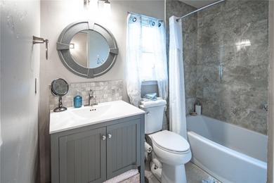 Beautifully Updated Waterfront Home

Discover relaxed Florida on Jacaranda West Country Club in Florida - for sale on GolfHomes.com, golf home, golf lot