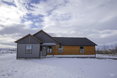 This adorable new 2-bedroom, 2-bathroom home is waiting for you on Council Mountain Golf Course in Idaho - for sale on GolfHomes.com, golf home, golf lot