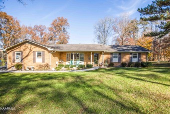 Conveniently Located! This 3 bedroom 2 bath rancher offers on Lakeside Golf Course in Tennessee - for sale on GolfHomes.com, golf home, golf lot