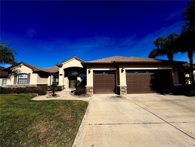 Beautiful POOL home on the Debary Golf and Country Clubs 14th on DeBary Golf and Country Club in Florida - for sale on GolfHomes.com, golf home, golf lot