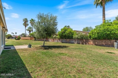 Beautifully renovated two bedroom/2 bath with enclosed bonus on Sun City Country Club in Arizona - for sale on GolfHomes.com, golf home, golf lot