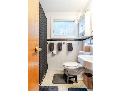 Welcome home to this beautiful 3-bedroom residence perfectly on Brunswick Golf Club in Maine - for sale on GolfHomes.com, golf home, golf lot