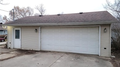 Here is a very well maintained 2 bedroom ranch home (with on Cedar Pointe Golf Course in Iowa - for sale on GolfHomes.com, golf home, golf lot