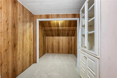 This large, spacious condo in East Fayetteville offers gorgeous on Paradise Valley Athletic Club in Arkansas - for sale on GolfHomes.com, golf home, golf lot