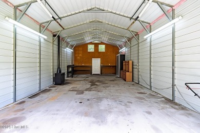 Spacious Living on a Rare .44 acre in Boiling Spring Lakes!

The on The Lakes Country Club in North Carolina - for sale on GolfHomes.com, golf home, golf lot