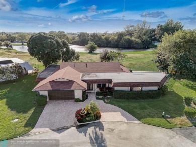 Stunning upgraded 4,200 sf home on a private cul-de-sac in on Woodlands Country Club in Florida - for sale on GolfHomes.com, golf home, golf lot