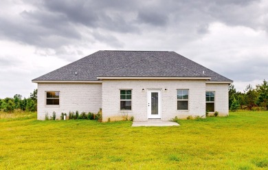 Like new home located in the beautiful Willow Walk Subdivision on Headland Country Club in Alabama - for sale on GolfHomes.com, golf home, golf lot