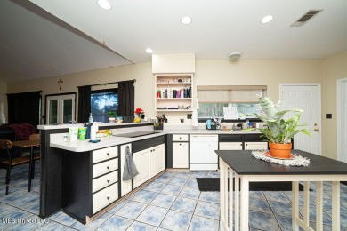 Spacious 5BR/5BA Home in Beautiful Diamondhead, MSDiscover on Diamondhead Country Club in Mississippi - for sale on GolfHomes.com, golf home, golf lot