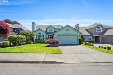 This cozy single-level charmer offers 3 bedrooms and 2 bathrooms on Creekside Golf Course in Oregon - for sale on GolfHomes.com, golf home, golf lot