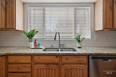 Turn-key single-level home backing directly to Lakeview Golf on Lakeview Golf Club in Idaho - for sale on GolfHomes.com, golf home, golf lot