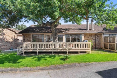 Beautifully remodeled one-story townhome in prime Horseshoe Bay on Slick Rock Golf Course - Horseshoe Bay in Texas - for sale on GolfHomes.com, golf home, golf lot