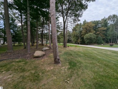 Spacious 3 bedroom bi-level home in the Huron Breeze Golf & on Huron Breeze Golf Club in Michigan - for sale on GolfHomes.com, golf home, golf lot