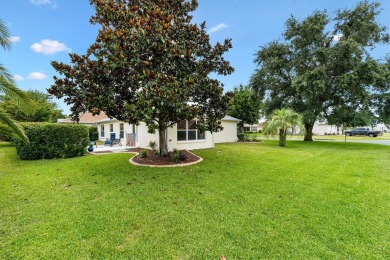 CORNER LOT IN THE VILLAGE OF SUNSET POINTE. This beautifully on The Links of Spruce Creek in Florida - for sale on GolfHomes.com, golf home, golf lot
